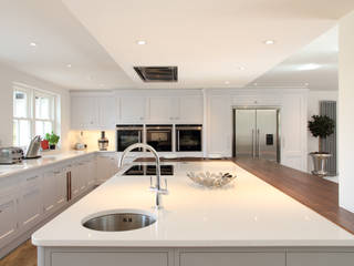 Stylish kitchen in Hertfordshire., John Ladbury and Company John Ladbury and Company Nhà bếp phong cách hiện đại