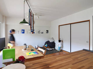 木のぬくもりに囲まれた家 すくすくリノベーション vol.3, 株式会社エキップ 株式会社エキップ Eclectic style living room