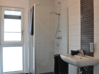 STREIF-Musterhaus Frankfurt, STREIF Haus GmbH STREIF Haus GmbH モダンスタイルの お風呂