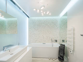 WHITE & WHITE, ANNA SHEMURATOVA \ interior design ANNA SHEMURATOVA \ interior design Phòng tắm phong cách tối giản
