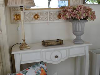 Consolas blancas, TILBURY DECORACIÓN TILBURY DECORACIÓN 클래식스타일 복도, 현관 & 계단