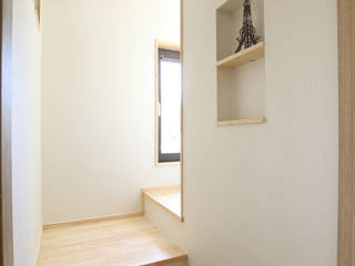 도심형 컴팩트하우스 - 단독주택의 새로운 접근법, 주택설계전문 디자인그룹 홈스타일토토 주택설계전문 디자인그룹 홈스타일토토 Modern corridor, hallway & stairs