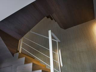 abitazione con terrazzo - Milano, luca bianchi architetto luca bianchi architetto Minimalist corridor, hallway & stairs