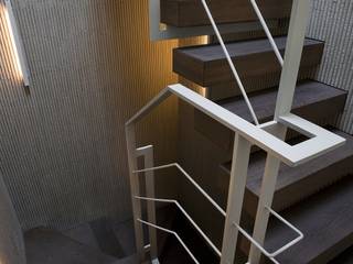 abitazione con terrazzo - Milano, luca bianchi architetto luca bianchi architetto Minimalist corridor, hallway & stairs