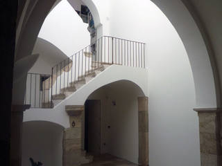 Casa Apice Bellini, raffaele iandolo architetto raffaele iandolo architetto Modern Corridor, Hallway and Staircase