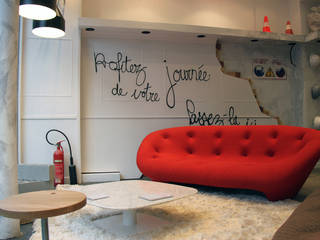 LIGNE ROSET - Retail / Scénographie "Entr'ouvert", STUDIO LOUISMORGAN STUDIO LOUISMORGAN Espacios comerciales