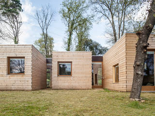 Casa GG, Alventosa Morell Arquitectes Alventosa Morell Arquitectes Casas de estilo moderno Cielo,Planta,Nube,Árbol,Madera,Ventana,Lote de tierra,Césped,Puerta,Edificio