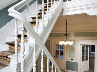 Renovatie herenhuis te Den Haag, Kodde Architecten bna Kodde Architecten bna クラシカルスタイルの 玄関&廊下&階段