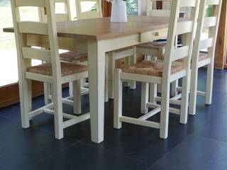 Hand Painted Dining Tables, Rectory Blue Rectory Blue カントリーデザインの ダイニング