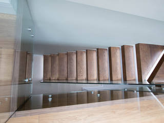 Walnut Floating Staircase , Railing London Ltd Railing London Ltd Trap