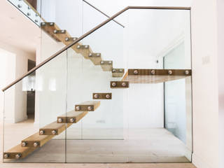 Floating Stairs with Chunky Treads and a Massive Landing, Railing London Ltd Railing London Ltd Tangga