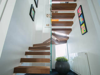 Spiral Floating Staircase with LED Illuminated Treads , Railing London Ltd Railing London Ltd Stairs