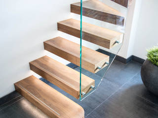 Spiral Floating Staircase with LED Illuminated Treads , Railing London Ltd Railing London Ltd Stairs
