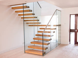 Floating Stairs with Chunky Treads and a Massive Landing, Railing London Ltd Railing London Ltd 樓梯