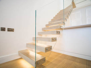 Floating Staircase with Oak Treads and LED Lights, Railing London Ltd Railing London Ltd Tangga