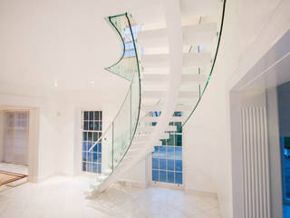 White Modern Middle-spine Staircase, Railing London Ltd Railing London Ltd Stairs
