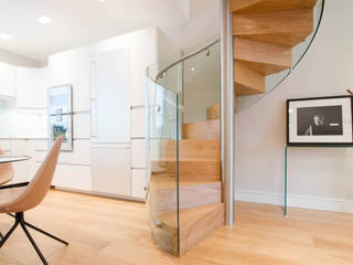Spiral Staircase with Oak Treads and Risers, Railing London Ltd Railing London Ltd Stairs