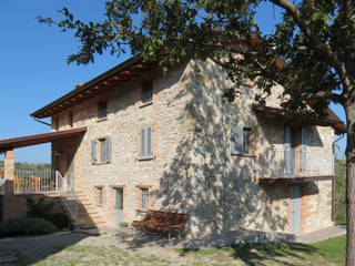 CASA CASELLA, STUDIOLARIANIarchitettura STUDIOLARIANIarchitettura منازل