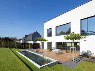 homify Jardins minimalistas Branco