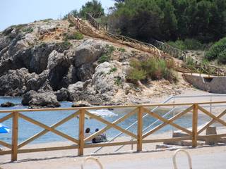 Valla , pasarelas y escaleras de madera de pino tratado. L'Escala - Empúries, Fitor Forestal SL Fitor Forestal SL Mediterrane Wände & Böden