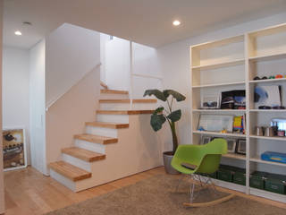 上目黒の家, Studio R1 Architects Office Studio R1 Architects Office Eclectic corridor, hallway & stairs