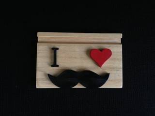 I Love Moustache iPad Standı, Marangoz Çırağı Marangoz Çırağı 인더스트리얼 서재 / 사무실