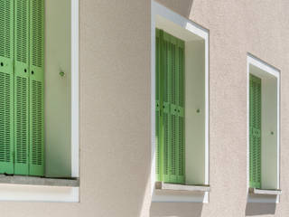 Familienprojekt Brehmstraße, Architekturbüro Klaus Zeller Architekturbüro Klaus Zeller Classic windows & doors Eigentum,Leuchte,Grün,Rechteck,Azurblau,Schatten,Farbe,Holz,Verbundwerkstoff,Gebäude