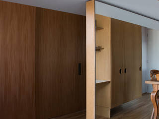 Interior | Apartamento - II, ARQdonini Arquitetos Associados ARQdonini Arquitetos Associados モダンデザインの 多目的室