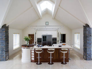 Walnut and Ivory Kitchen Banbridge, Designer Kitchen by Morgan Designer Kitchen by Morgan Cocinas de estilo moderno