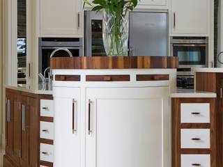 Walnut and Ivory Kitchen Banbridge, Designer Kitchen by Morgan Designer Kitchen by Morgan Eclectic style kitchen