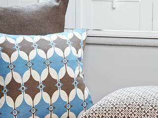 summer blues, akin & suri akin & suri Scandinavian style bedroom