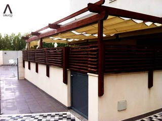 Pérgolas en residencial, SAUCO DESIGN S.L. SAUCO DESIGN S.L. Balcones y terrazas minimalistas