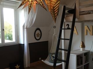 Une chambre pour 2 enfants, At Ome At Ome Eclectic style nursery/kids room