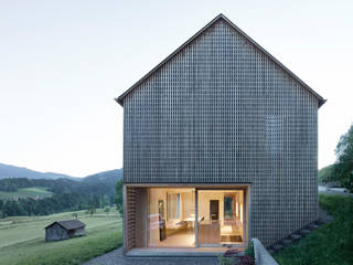 Haus für Julia und Björn, Innauer-Matt Architekten ZT GmbH Innauer-Matt Architekten ZT GmbH Klassische Häuser