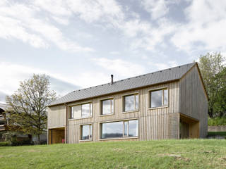 Haus für Julia und Björn, Innauer-Matt Architekten ZT GmbH Innauer-Matt Architekten ZT GmbH Klassische Häuser