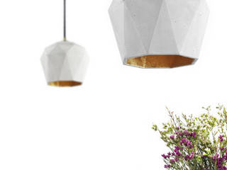 [T3] Hängelampe Beton Gold trianguliert, GANTlights GANTlights Sala da pranzo minimalista