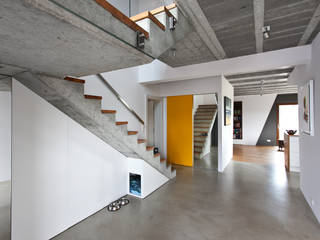 Beam & Block House, mode:lina™ mode:lina™ Hành lang, sảnh & cầu thang phong cách hiện đại