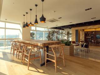 A House for Nature and People / YLAB, Y L A B Y L A B Modern dining room