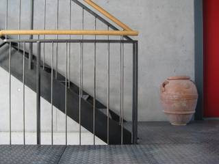 Grüne Lofts, planugsgruppe agsn architekten GmbH planugsgruppe agsn architekten GmbH Industrial corridor, hallway & stairs