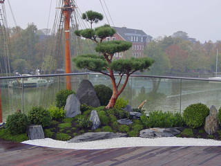 Über den Dächern von Leer, Kokeniwa Japanische Gartengestaltung Kokeniwa Japanische Gartengestaltung 아시아스타일 정원