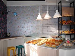 A SMALL BAKERY IN SULMONA, Pasquale Mariani Architetto Pasquale Mariani Architetto Commercial spaces