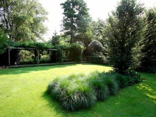 Landscape garden with ornamental grasses lavender and koi in the Netherlands- Landschappelijke onderhoudsvriendelijke tuin met siergrassen lavendel en koi vijvers. FLORERA , design and realisation gardens and other outdoor spaces. Country style gardens