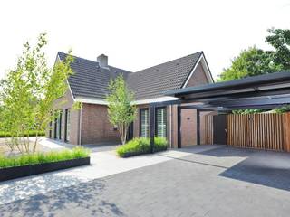 Vrijstaande woning met uitzicht over het landschap , Hendriks Hoveniers Hendriks Hoveniers Jardines de estilo moderno