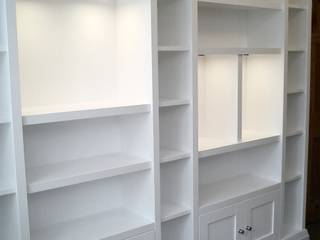 White Painted Wall Shelving and Cupboard, Freebird Fitted Furniture Freebird Fitted Furniture Рабочий кабинет в стиле модерн