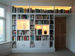 White Painted Wall Shelving and Cupboard, Freebird Fitted Furniture Freebird Fitted Furniture Oficinas y bibliotecas de estilo moderno