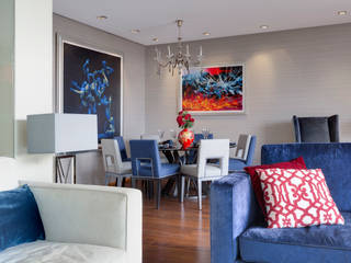 A Spectacular View - Madrid Apartment, Design by Deborah Ltd Design by Deborah Ltd モダンデザインの ダイニング