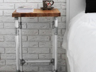 Mobilny stolik nocny z rur ocynkowanych oraz drewnianego blatu., Wooow! projekt Wooow! projekt Industrial style bedroom