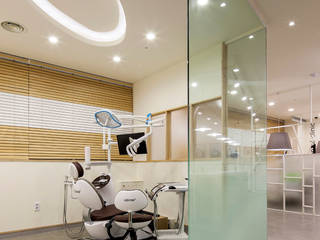 FAMILY DENTAL CLINIC, FRIENDS DESIGN FRIENDS DESIGN 商业空间 醫院