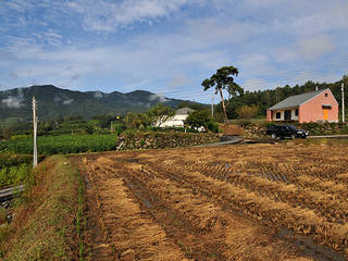 남원 백일리 주택, (주)오우재건축사사무소 OUJAE Architects (주)오우재건축사사무소 OUJAE Architects Casas modernas