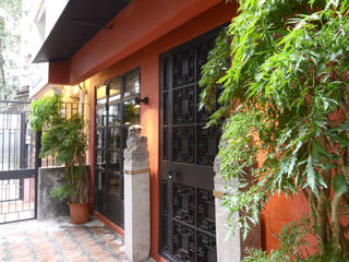 Leong Fee Terrace, Stefano Tordiglione Design Ltd Stefano Tordiglione Design Ltd Asian style corridor, hallway & stairs